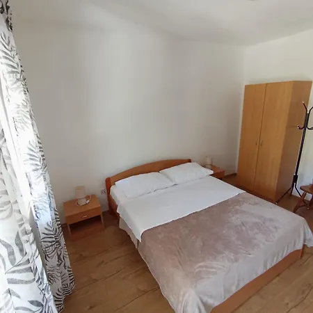 Apartment Sunsetgardenbeach Grebastica